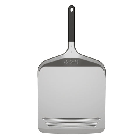 Die Ooni Pizzaschaufel Kompakt 12" von Ooni besteht aus Edelstahl, hat eine flache, rechteckige Klinge mit Gravur, schwarzen Griff mit Aufhängeloch und FlourCatch-Technologie für perfekte Pizzaergebnisse.