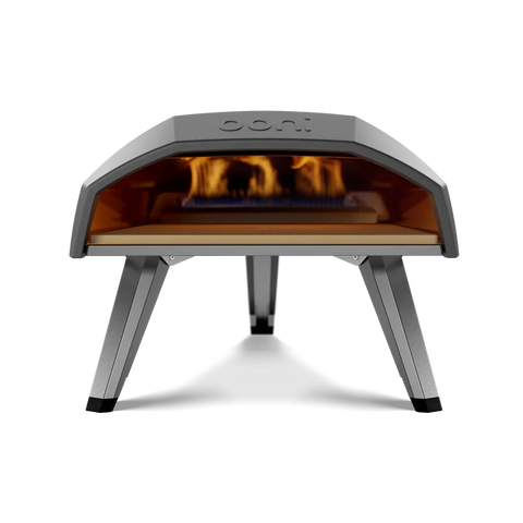 Der Ooni Koda 12 von Ooni ist ein moderner, tragbarer Gaspizzaofen mit einem Gehäuse aus Edelstahl, vier Beinen, eingebauter Flamme und einem Pizzasteinboden - ideal für Pizzaabende im Freien.