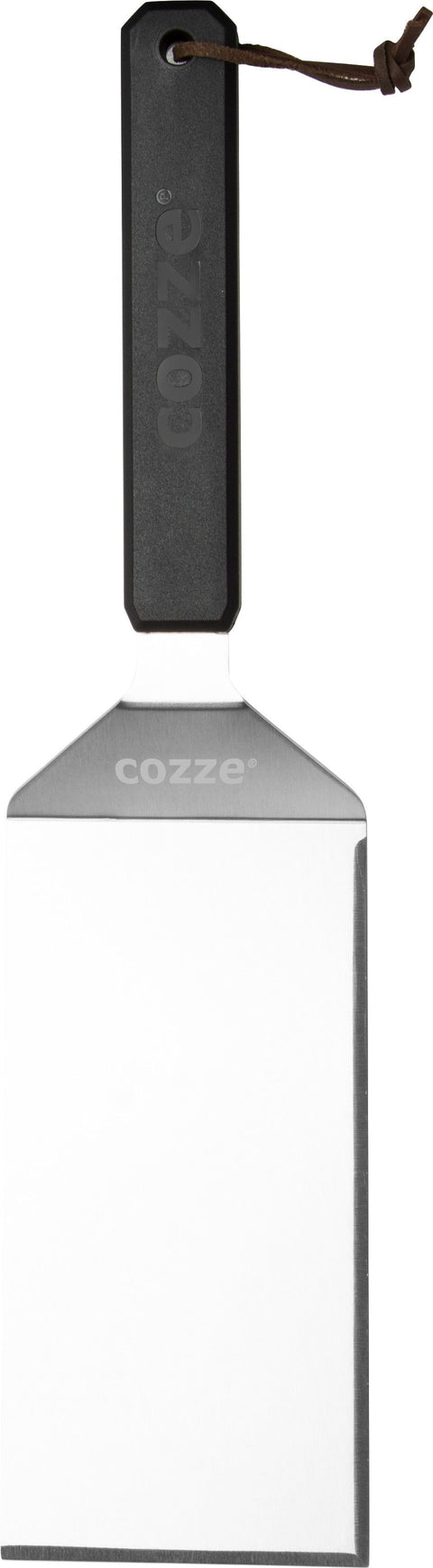 Der Cozze Grillspatel 42cm aus Edelstahl von Cozze verfügt über eine rechteckige Klinge aus Edelstahl, einen schwarzen Griff mit "COZZE"-Aufschrift und eine braune Lederschlaufe - ein unverzichtbares Grillzubehör.