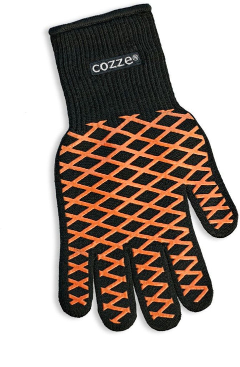 Der Cozze Pizzahandschuh 350°C ist ein schwarzer hitzebeständiger Handschuh mit orangefarbenen kreuzförmigen Silikongriffen und "Cozze" am Handgelenk, der optimalen Hitzeschutz beim Kochen, Grillen oder bei der Verwendung eines Pizzaofens bietet.
