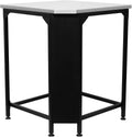 Der Cozze Eckschrank für Aussenküche mit Edelstahlplatte verfügt über ein modernes sechseckiges Design mit robusten schwarzen Metallbeinen, einer eleganten weissen Platte und verstellbaren Füssen - ideal für jede Aussenküche oder als Teil Ihres Cozze Küchen-Moduls.