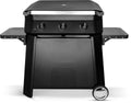 Der Cozze Premium-Wagen XL für die 800er-Serie ist ein schwarzer Outdoor-Grillwagen der Marke "cozze", der mit drei Bedienelementen, zwei klappbaren Seitenablagen, einer geschlossenen Frontplatte, einem runden Thermometer und einer Edelstahl-Arbeitsfläche ausgestattet ist.