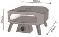 Ein Diagramm des Cozze 13 Zoll Pizzaofen CLASSIC, Gas 50mbar - CH-Regler von Cozze, zeigt einen kompakten Gasofen mit vier abgewinkelten Beinen, Frontöffnung, Bedienknopf, Cordierit Pizzastein, und beschrifteten Abmessungen: 500x500x295mm.