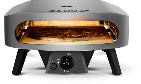 Der Cozze 17 Zoll Pizzaofen CLASSIC von Cozze ist ein moderner Gaspizzaofen (50mbar, CH-Regler) mit sichtbarer Flamme, einem Cordierit-Pizzastein, Temperaturregler und stabilen schwarzen Beinen für perfektes Pizzabacken im Freien.