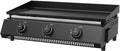 Der Cozze G-700 Plancha Gasgrill (50mbar, CH-Regler) von Cozze verfügt über drei Bedienknöpfe, eine rechteckige emaillierte Kochfläche für gleichmäßige Hitze und eine praktische seitliche Fettauffangschale.