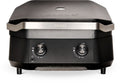 Die Cozze G-500 Plancha mit Deckel, Gas 50mbar - CH-Regler ist ein eleganter, schwarzer Arbeitsplattenofen mit zwei Bedienknöpfen ("High" und "Low"), Edelstahlverkleidung und einer Gusseisen-Grillplatte für authentisches Grillen.