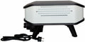 Der Cozze 13 Zoll Pizzaofen, elektrisch V230 (CH-Stecker) von Cozze ist ein schwarz-weißer Pizzaofen mit Belüftungslöchern, vier Beinen, angebrachtem Stromkabel und Stecker, sowie einer digitalen Temperaturanzeige für präzises Backen.