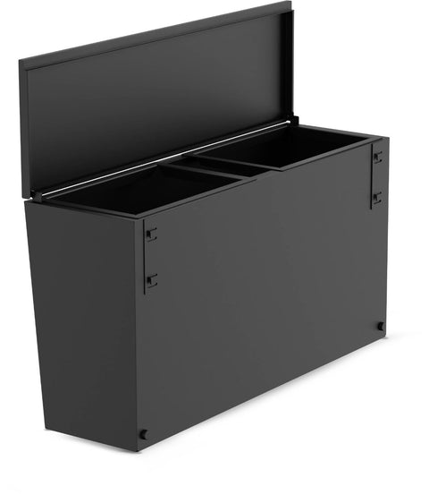Der Cozze Elements Abfalleimer von Cozze ist eine rechteckige schwarze Aufbewahrungsbox mit Scharnierdeckel und zwei präzisen Innenfächern, die sich mit ihrem minimalistischen Design perfekt für die Verwendung in Outdoor-Küchenmodulen eignet.