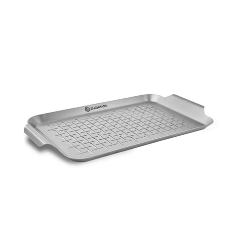 Die Burnhard Edelstahl Grillschale [37 x 25 x 2 cm] ist eine rechteckige silberne Schale mit erhabenen Seitengriffen und einer strukturierten, gitterähnlichen Oberfläche - ideal zum Grillen und Grillen, mit dem Burnhard Markenlogo auf einer Seite.