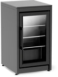 Das Cozze Elements Outdoor-Küche Kühlschrank-Einbaumodul mit Tischplatte [52 cm] ist ein kompakter schwarzer Kühlschrank mit Glasfront, zwei Ablagen, modernem Design und Innenbeleuchtung - ideal als Einbaumodul in jedem Raum.