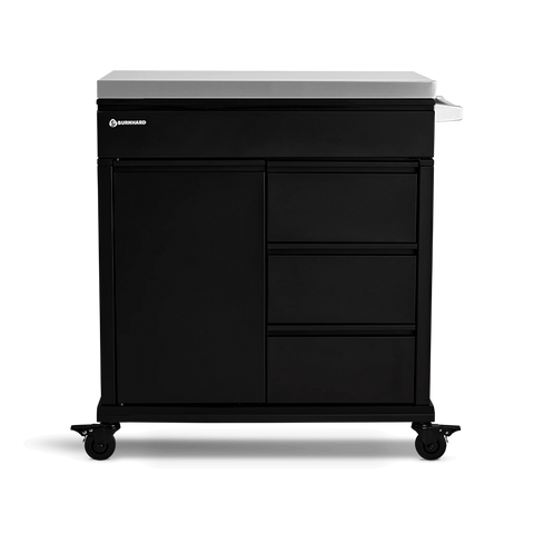Der Burnhard Beistellwagen (Black Edition) von Burnhard ist ein schwarzer Rollschrank mit drei Schubladen, einer Tür, einer Arbeitsplatte aus Edelstahl und vier Rollen – perfekt für Ihren Kochbereich im Freien. Abgebildet vor einem schlichten weißen Hintergrund.