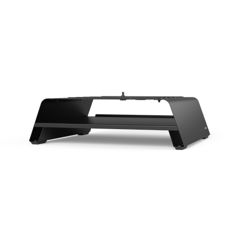 Ein schwarzer, moderner und minimalistischer Gozney ARC + ARC XL Booster mit einer erhöhten Plattform zur Verbesserung der Ergonomie. Der Ständer verfügt über eine breite Basis für Stabilität und eine offene Vorder- und Rückseite zur Belüftung, damit Laptops während der Verwendung kühl bleiben – perfekt für Pizzaliebhaber, die wie Gozney-Fans Multitasking betreiben.