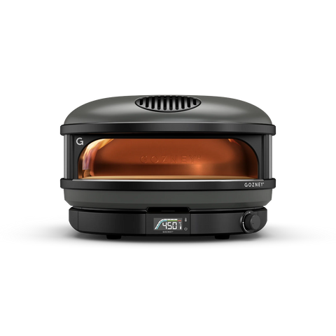 Der Gozney Arc XL Black Gas Pizzaofen hat ein modernes Design, eine Digitalanzeige bei 450°F, ein rundes Glasfenster und einen kupferfarbenen Innenraum - ideal für 16-Zoll-Pizzen. Genießen Sie authentische Pizza zu Hause mit diesem eleganten Aufsatzofen von Gozney.