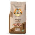 Abgebildet ist ein 1 kg (2,2 lb) schwerer Beutel Caputo Mehl Fioreglut - Glutenfrei von Mulino Caputo. Die Verpackung zeigt ein Bild einer im Holzofen gebackenen Pizza und das Logo von Mulino Caputo, das einen Koch mit Weizenkorn zeigt. Ideal für glutenfreie Pizza und Brot, der Text ist auf Italienisch und Englisch. Perfekt für Menschen mit Zöliakie.
