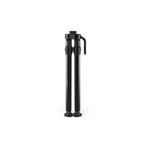 Ein schwarzes zylindrisches Objekt steht aufrecht vor einem weißen Hintergrund und ähnelt einem kompakten Gozney Venture Gestell & Ständer für Tread. Sein minimalistisches Design verfügt über einen Griff an einer Seite und drei verstellbare Beine, ideal für schnelle Anpassungen bei jedem Abenteuer.