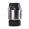Die KernKraft KnetKraft 5 Spiral-Knetmaschine ist ein moderner schwarz-silberner Standmixer mit großer Edelstahlschüssel und Schutzgitter, perfekt für Pizzateig, abgebildet von vorne auf weißem Hintergrund.