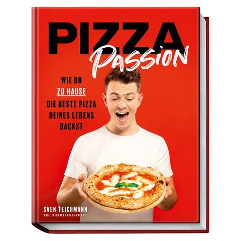 Das Kochbuch „Pizza Passion“ von Sven Teichmann (Marke: Teichners) zeigt auf dem Cover einen lächelnden jungen Mann, der eine Pizza hält, vor einem leuchtend roten Hintergrund mit kräftigem weiß-gelbem Text.