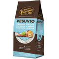 Eine braun-blaue Tüte Molino Vigevano „Mehl Molino Vigevano Vesuvio 500 GR. Typ 0“ mit einem Bild von Brot auf einer Holzoberfläche. Der Text auf der Verpackung hebt hervor, dass es ideal für leichte und luftige Teige ist, perfekt für neapolitanische Pizza, und dass es steingemahlene Weizenkeime enthält.