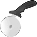 Das Pizzalovers Starter Kit enthält einen Pizzaschneider mit runder Klinge aus Edelstahl und schwarzem, ergonomischem Griff. Die Klinge ist mit einer kleinen Niete am Griff befestigt, sodass sie sich reibungslos drehen und das Pizzaschneiden mühelos gelingt – ideal für Pizzaliebhaber, die die perfekte Pizza zubereiten möchten.