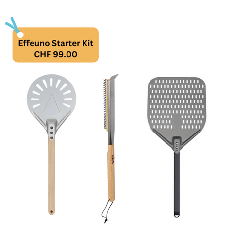 Bild eines Effeuno Starter Kits von Effeuno zum Preis von CHF 99.00. Das Kit enthält drei Werkzeuge: eine runde, perforierte Pizzaschaufel mit Holzgriff, eine professionelle Ofenbürste mit Messingborsten zum Reinigen und eine Pizzaschaufel aus Aluminium mit schwarzem Griff.