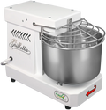 Der Famag Grilletta IM 5 Spiralkneter ist eine weiße elektrische Küchenmaschine mit einer hochwertigen Edelstahl-Rührschüssel und einem Drahtschutzgitter. Er trägt das „Famag“-Logo an der unteren Vorderseite und besticht durch ein schlankes, modernes Design mit einem Richtungspfeil, der die Drehung anzeigt.